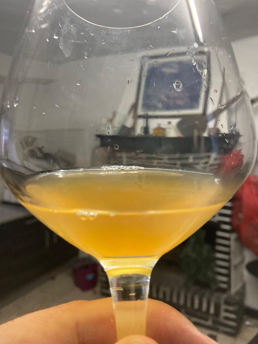 Un gustazo poder compartir un buen rato con el amigo Txarli aka <a href="/zidernaut/">ZIDERNAUT - farm craft brewery -</a> catando algunos de sus singulares fermentados elaborados en Bedaio, junto a la sierra de Aralar. Probando y aprendiendo! Se vienen cositas 🔝 Milesker, lagun🥂!