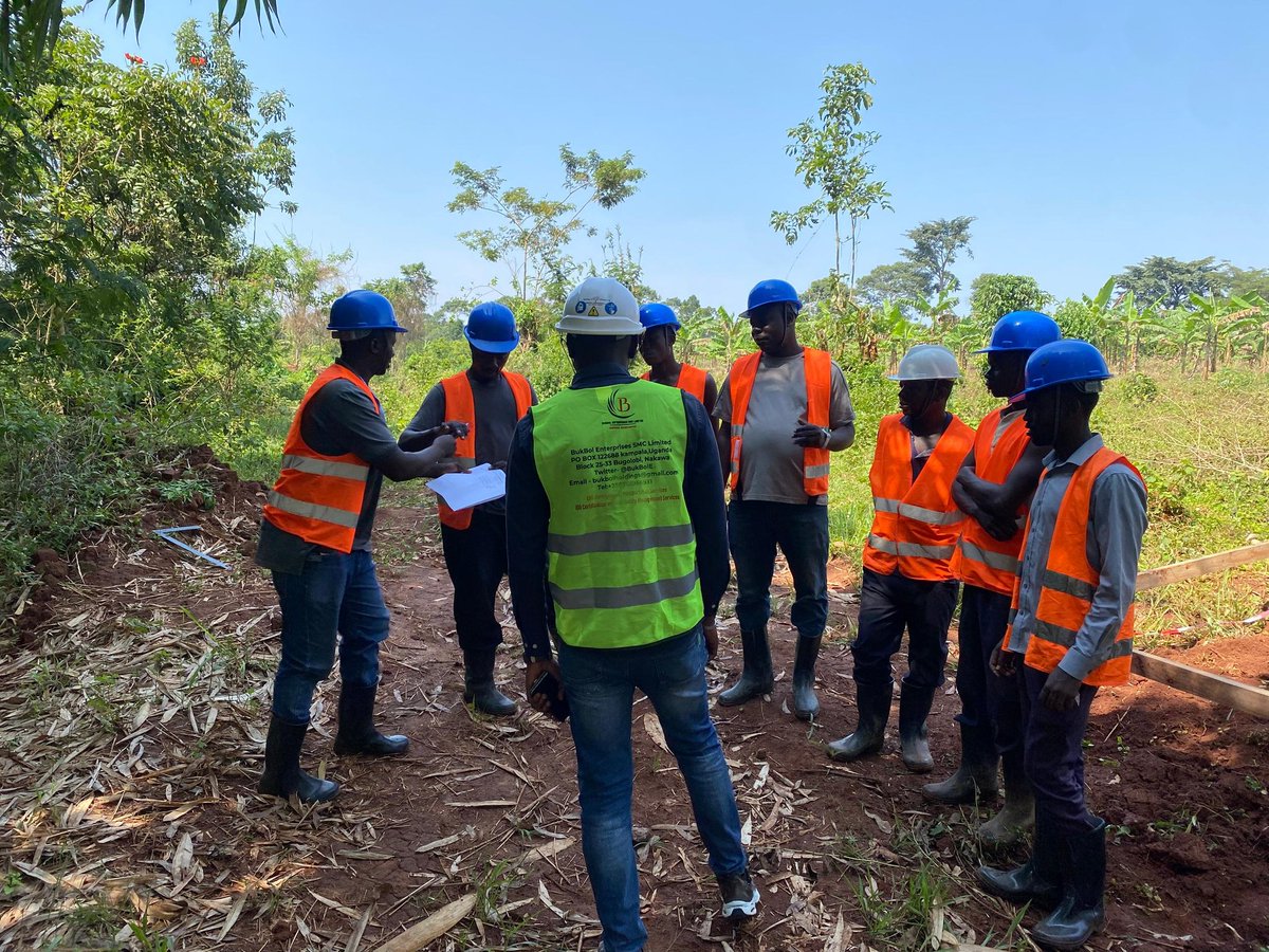 BukbolE's tweet photo. Team briefing with the C.E.O #NexusGreenProject https://t.co/lSCAthjHoQ