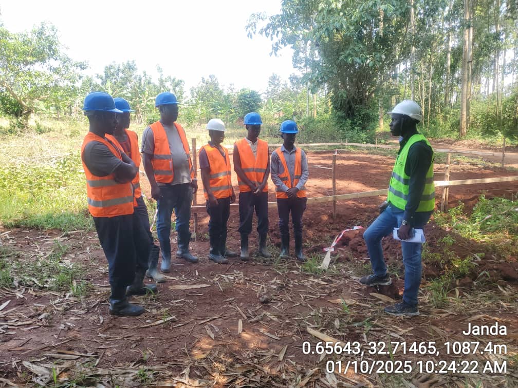 BukbolE's tweet photo. Team briefing with the C.E.O #NexusGreenProject https://t.co/lSCAthjHoQ