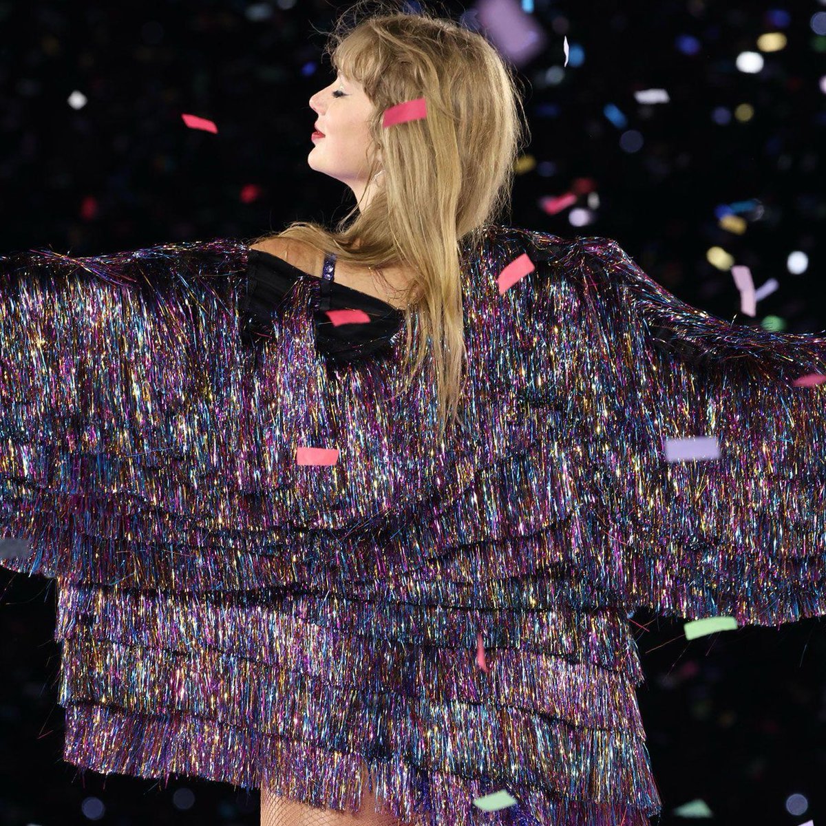 theTSupdates's tweet image. ‼️| Both Netflix and Amazon allegedly made huge offers for Taylor Swift’s “The End of an Era” docuseries and “The Eras Tour | The Final Show”. (According to @Cosmopolitan)