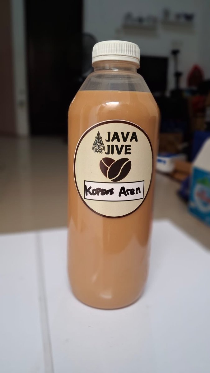Java_Jive's tweet photo. Capek tapi butuh booster cepat? Jangan khawatir! Java Jive kini hadir dalam kemasan botol praktis. Rasa khas Java Jive yang kamu suka, kini lebih mudah dibawa! Dingin lebih nikmat, lho. 🧊
JavaJiveBotolan #KopiPraktis #CoffeeToGo #NgeJive https://t.co/0WYytSMjfo