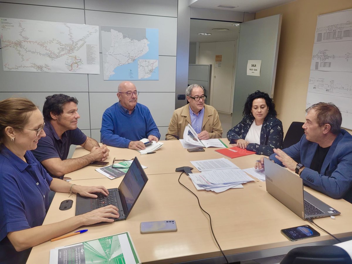 APuivecino's tweet photo. Reunió de treball amb @territoricat  @manelnadal63 @peremacias per tractar la possible implantació del projecte ferroviari elaborat per @ccoocatalunya : CATAV Xarxa Catalana D’ALTA Velocitat 

Increment de trens i places AVANT

https://t.co/teG39j6ft9…

https://t.co/PapbfMSZ7w… https://t.co/3jk5d7Ljhf
