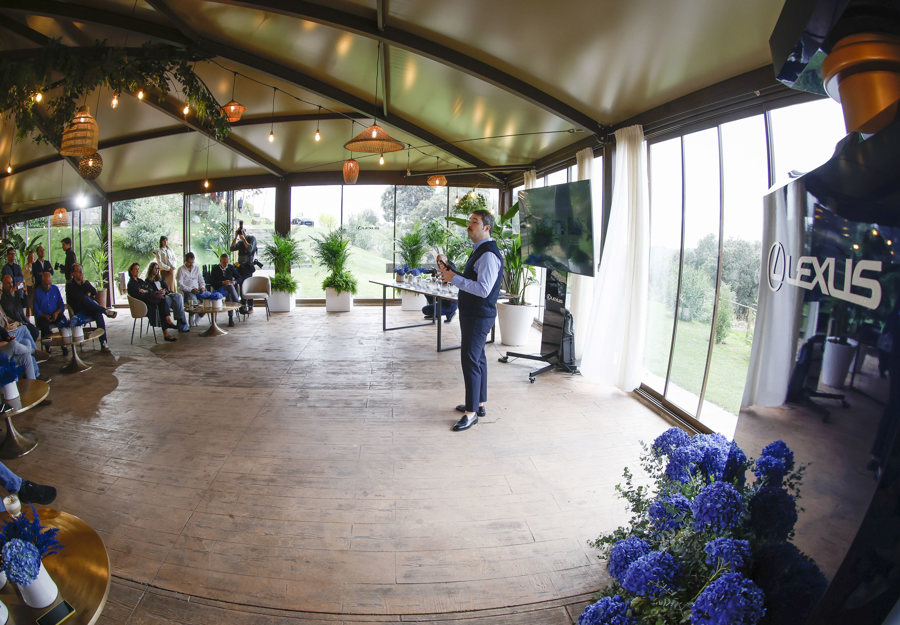 #Lexus celebra récord de ventas del #LBX con 5.500 vehículos vendidos en dos años acortar.link/PrncxX
#14Oct EFE La marca de vehículos de lujo japonesa Lexus celebra ventas récord del LBX, el pequeño crossover híbrido que lanzó hace dos años