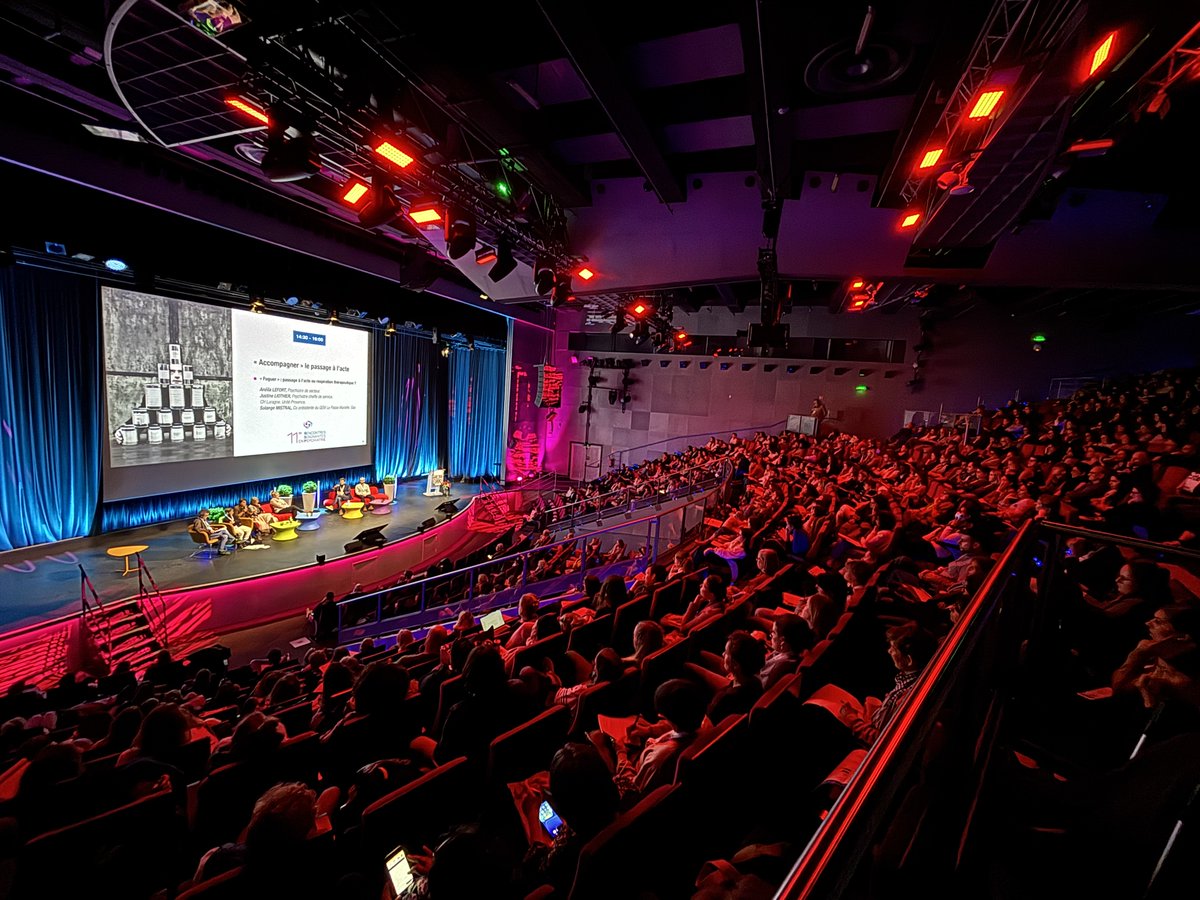 [En direct : #RSP2025]
💬« Accompagner » le passage à l’acte
👉Comment ne pas aggraver ces passages à l’acte et éviter qu’ils s’installent et se répètent ?
👉Avec quels outils renouer le lien et résister à la destructivité ?
👉Quelle place pour l’analyse des pratiques ?

[...]👇