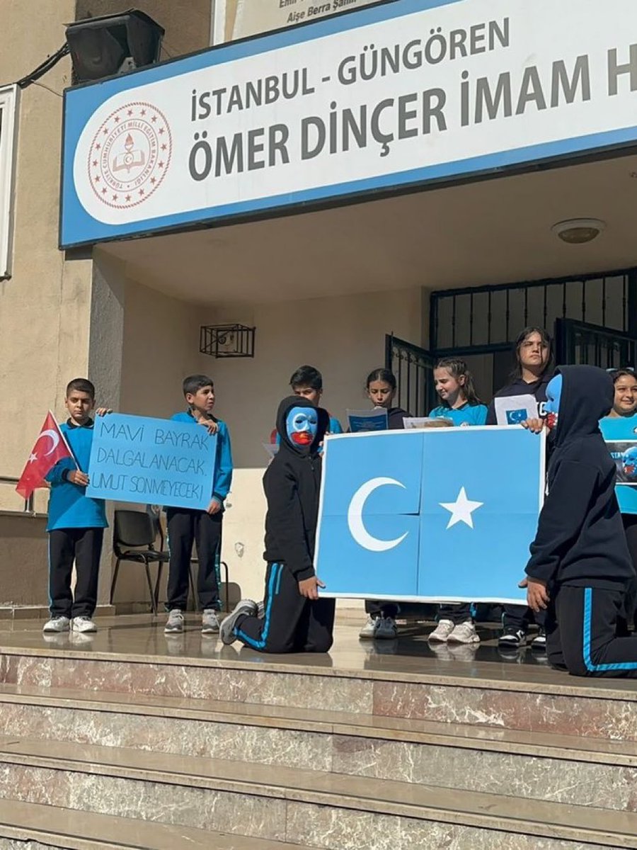 İstanbul çocukları:

Mavi Bayrak dalgalanacak.
Umut sönmeyecek!

#ÇindeYıkılacak