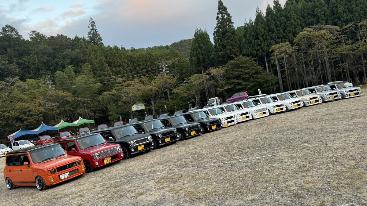 junya_lapinss's tweet photo. #アルト・ワークスミーティングin京都2025
#深夜徘徊倶楽部
#うさぎわーくす
#羅犯極楽一家
京都オフ参加された方お疲れ様でした🙇‍♂️🙇‍♂️

何台か帰っちゃったけど最後にラパン🐰並べれて良かった👍
久しぶりの人もそーじゃない人もみんなとお話できたし楽しかった🤤🤤

1年後とは言わずまたみんなで集まりたいですね🙄