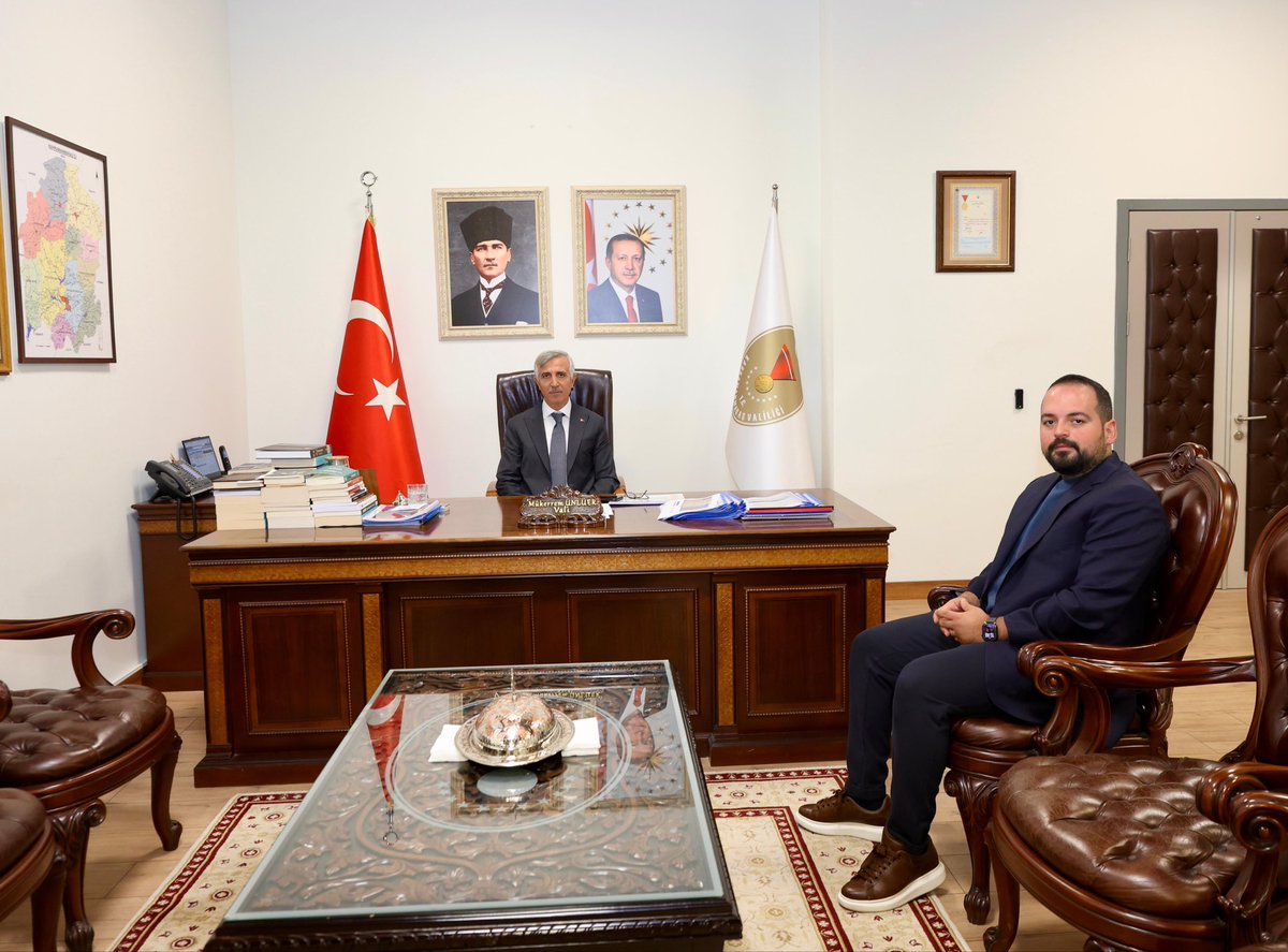 Valimiz Mükerrem Ünlüer, makam ziyaretleri kapsamında;

🔷 Gazeteci İbrahim Baykut

🔷 Grand Maraş Termal Otel Sahibi Adem Bahar

🔷 İş insanları Süleyman Çınaroğlu ve İlker Yılmaz

🔷 İş insanı Serhan Erdoğanyılmaz’ı makamında kabul etti.