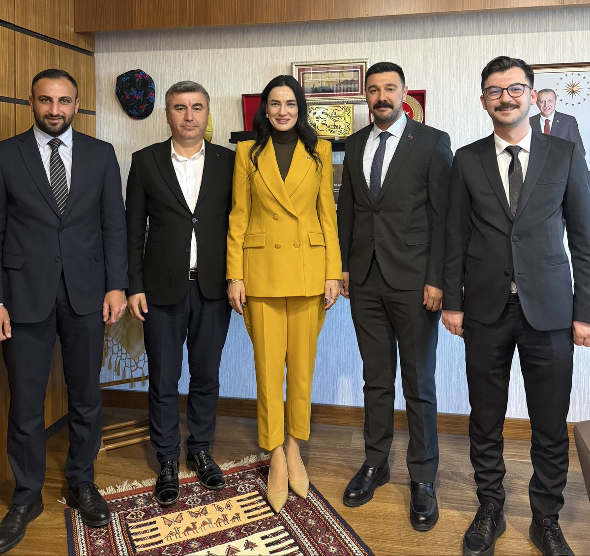 #Aydın Büro Memur-Sen 1 No’lu Şube Başkanı Sn. Ekrem Kaçar, Yönetim Kurulu Üyeleri Sn. Engin Çelik, Sn. Yusuf Ateş ve Sn. Kadircan Onat’ı Gazi Meclisimizde misafir ettik. 

Kamu çalışanlarımızın emeğini, alın terini savunan sendikalarımızla istişare içinde olmak bizler için