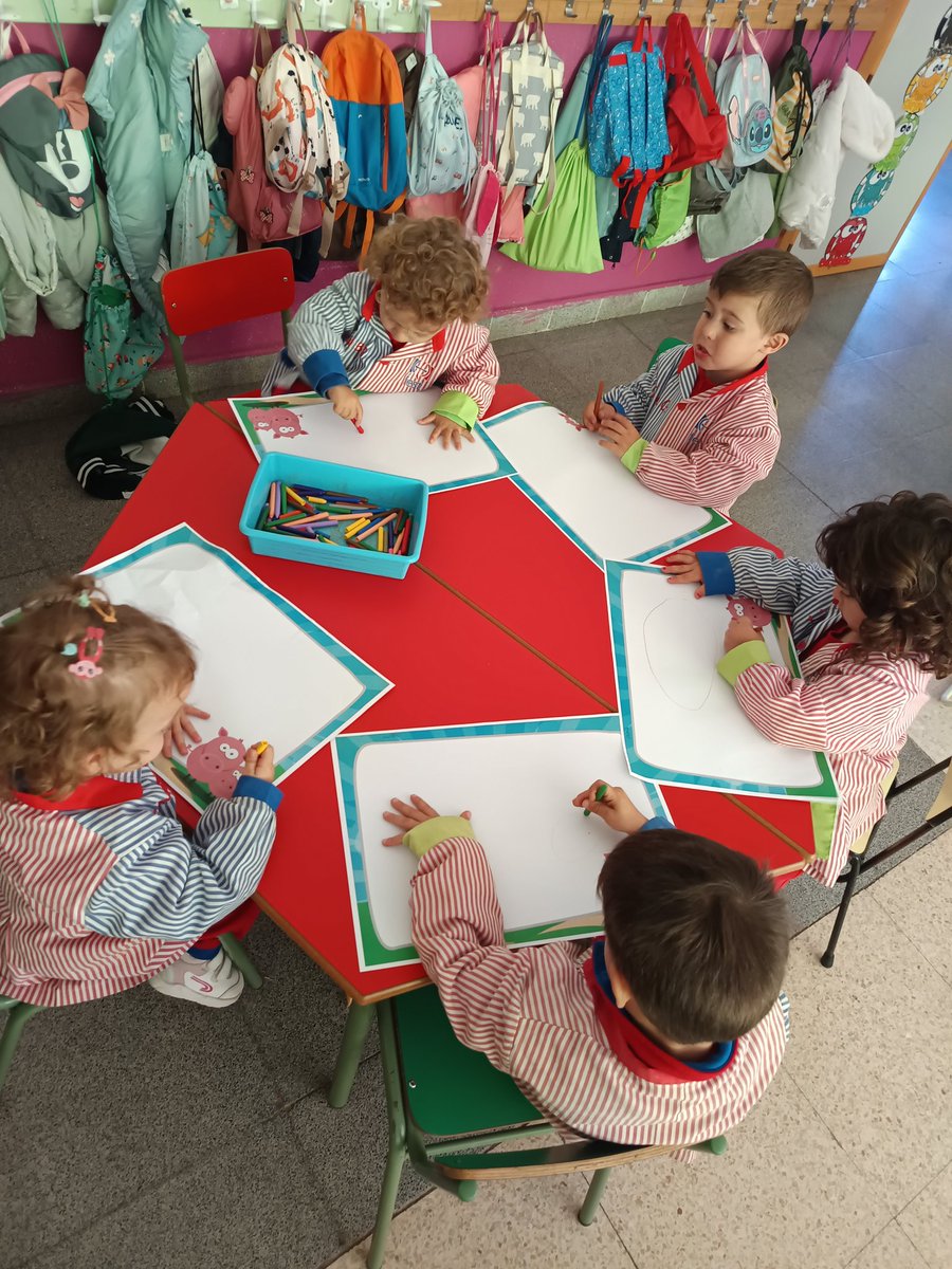 trinitariossala's tweet photo. Los alumnos de infantil han disfrutado esta mañana de un taller con la colaboración de @jamonesaljomar donde han aprendido de dónde sale el jamón. Muchas gracias por venir a nuestro cole. #aljomar #salamanca #colegiotrinitarios #trinitariossalamanca #centrosfest #somosfest https://t.co/eGN7OeBPZI
