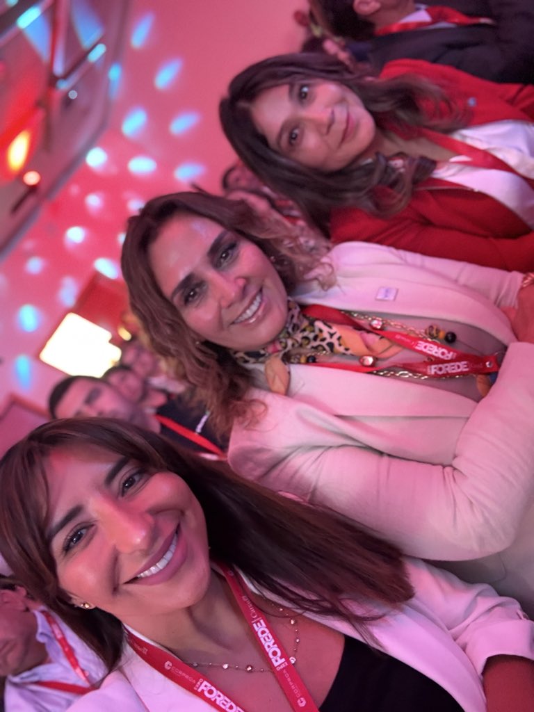 ClaudiaAlvayai's tweet photo. Emprender es creer en las ideas y transformarlas en crecimiento real 💫
Orgullosa de ser parte de #FOREDE organizado por Corproa, espacio que impulsa el desarrollo regional y la innovación en Atacama.
#FOREDE #Atacama #DesarrolloRegional #Emprendimiento #AlvayaiAbogados https://t.co/GAF1A9aSYe