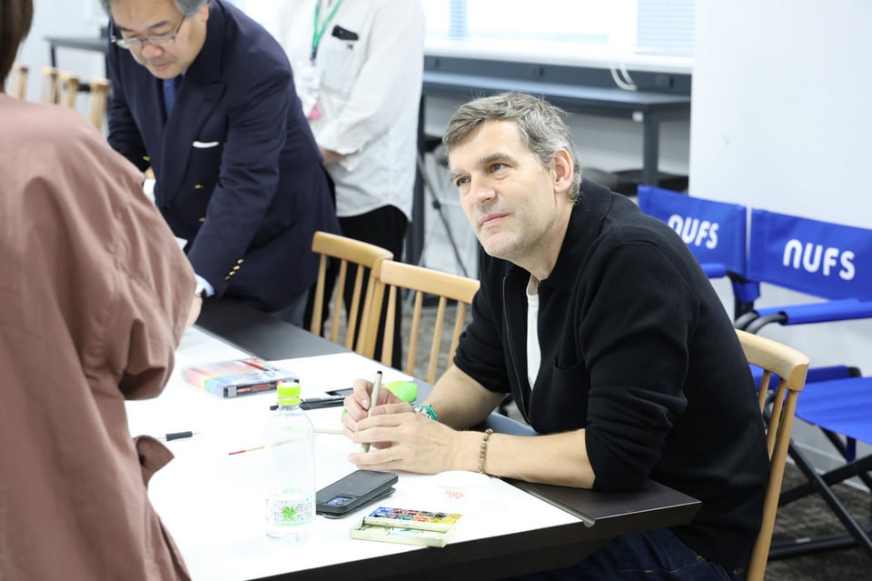 nufspress's tweet photo. 絵本作家マックス・デュコスさんの講演会後、サイン会がありました。 https://t.co/BMQ7vc8cHR