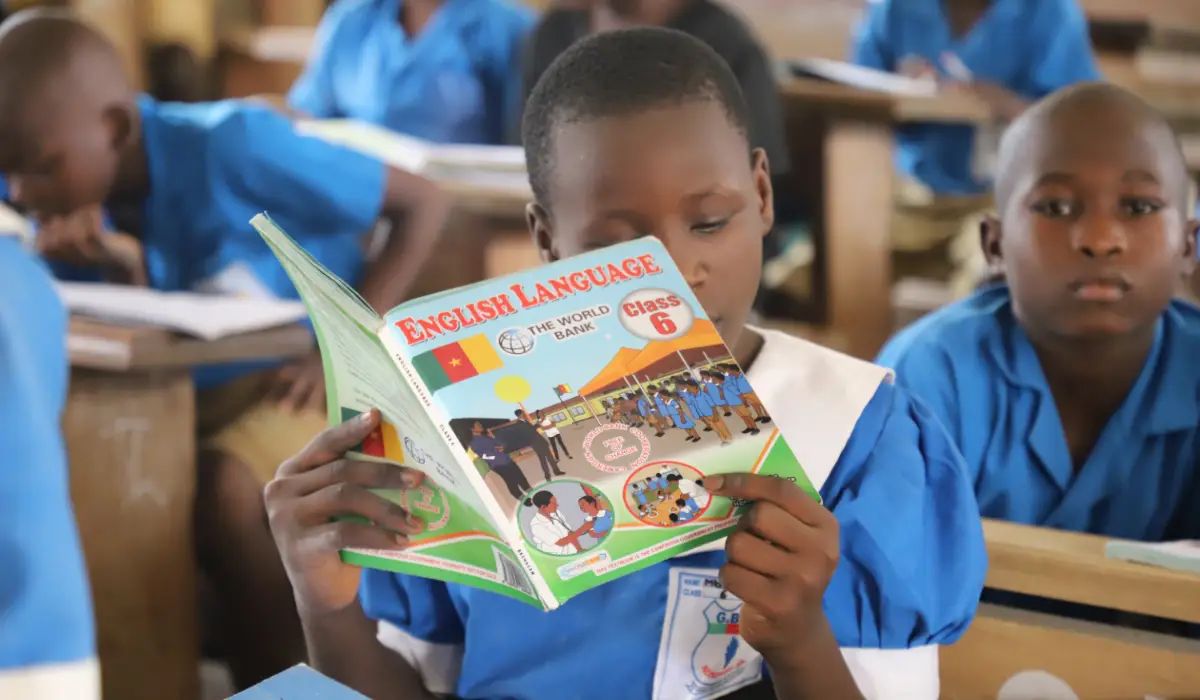 MimiMefoInfo's tweet image. After 35 days of silence, the streets of Bamenda, headquarters of Cameroon's North West region, are once again buzzing with the sound of pupils and students going to schools.

But behind today’s seemingly hopeful school resumption lies a deeper story, one of lost rights, fear,…