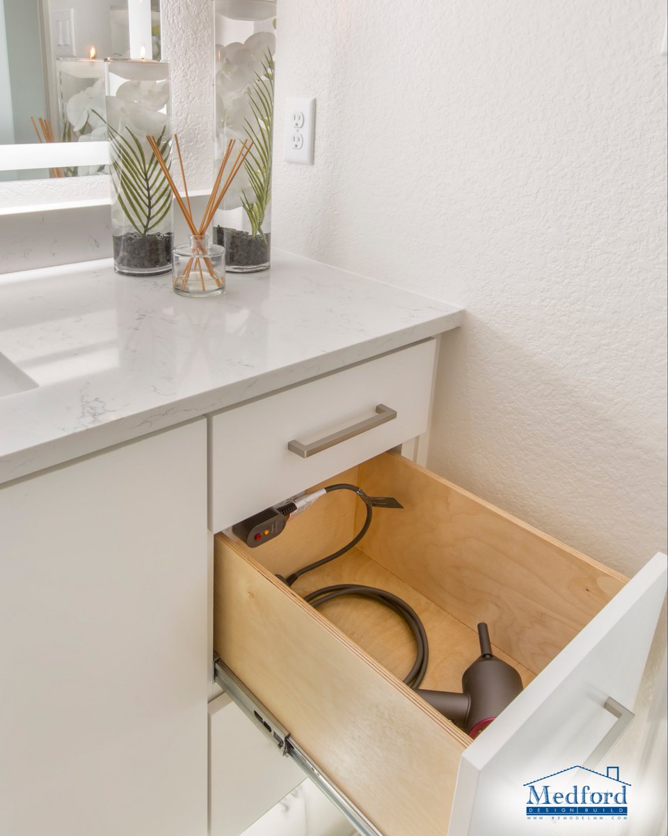 Medford_DB's tweet image. A serene bathroom refresh with soft lighting, sleek cabinetry, and modern fixtures.🤍
#Remodeling #BathroomRemodel #DesignBuild #InteriorDesign #DFWRemodeling #ArlingtonRemodeling #FortWorthRemodeling #ColleyvilleRemodeling #SouthlakeRemodeling #NRHRemodeling #HurstRemodeling