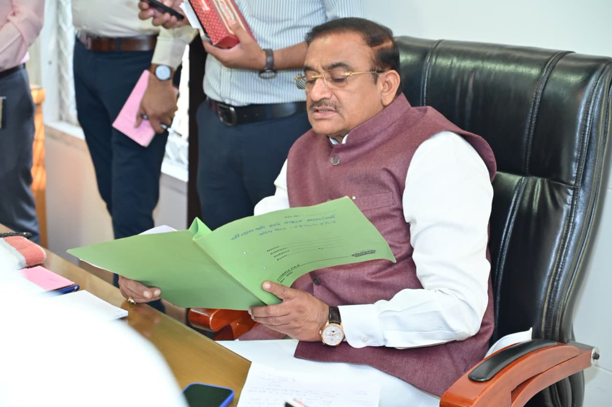 bhupendrasingho's tweet image. рдЖрдЬ рд╕рд╛рдЧрд░ рдХрд╛рд░реНрдпрд╛рд▓рдп рдореЗрдВ рдЖрдордЬрди, рдкрд╛рд░реНрдЯреА рдХрд╛рд░реНрдпрдХрд░реНрддрд╛рдУрдВ рдПрд╡рдВ рдЧрдгрдорд╛рдиреНрдп рдЬрдиреЛрдВ рд╕реЗ рдореБрд▓рд╛рдХрд╛рдд рдХреАред
рдЗрд╕ рджреМрд░рд╛рди рдирд╛рдЧрд░рд┐рдХреЛрдВ рдХреЗ рд╕реБрдЭрд╛рд╡реЛрдВ рдФрд░ рд╕рдорд╕реНрдпрд╛рдУрдВ рдкрд░ рд╡рд┐рд╕реНрддрд╛рд░ рд╕реЗ рдЪрд░реНрдЪрд╛ рд╣реБрдИред рдкреНрд░рддреНрдпреЗрдХ рд╡рд┐рд╖рдп рдХреЗ рд╕рдорд╛рдзрд╛рди рдХреЗ рд▓рд┐рдП рд╕рдВрдмрдВрдзрд┐рдд рдХреЛ рдЖрд╡рд╢реНрдпрдХ рдирд┐рд░реНрджреЗрд╢ рджрд┐рдП рдЧрдПред
рдЬрдирд╕реЗрд╡рд╛ рд╣рдорд╛рд░реЗ рдХрд╛рд░реНрдп рдХрд╛ рдореВрд▓ рдЙрджреНрджреЗрд╢реНрдп рд╣реИ, рдЗрд╕реА рднрд╛рд╡рдирд╛ рдХреЗ рд╕рд╛рде рд╣рд░ рд╕рдорд╕реНрдпрд╛тАж