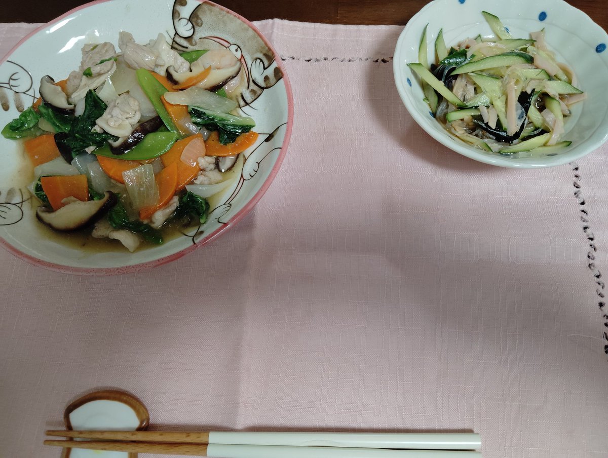 今夜のホームは八宝菜と春雨サラダ、ご飯、みそ汁でした。