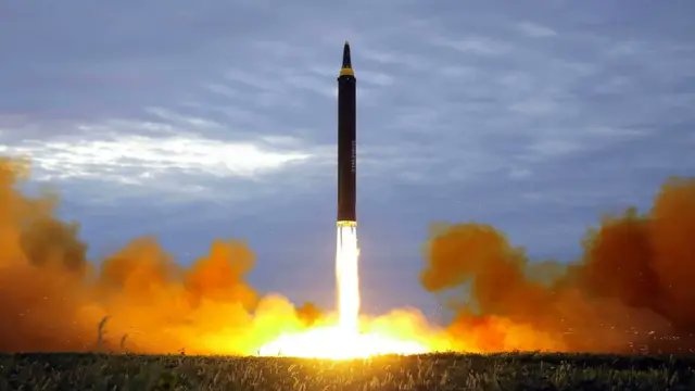 ⚠️☢️ÚLTIMA HORA –

El presidente bielorruso afirma: "Habrá una guerra nuclear si Trump transfiere misiles Tomahawk a Ucrania".