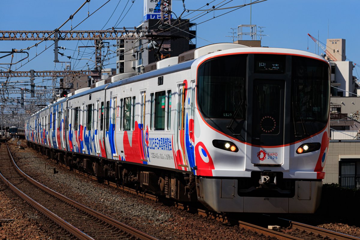 Series_40000's tweet photo. お気に入りのラッピングだったので順光でも撮れてよかった https://t.co/Oe2meeCuK3