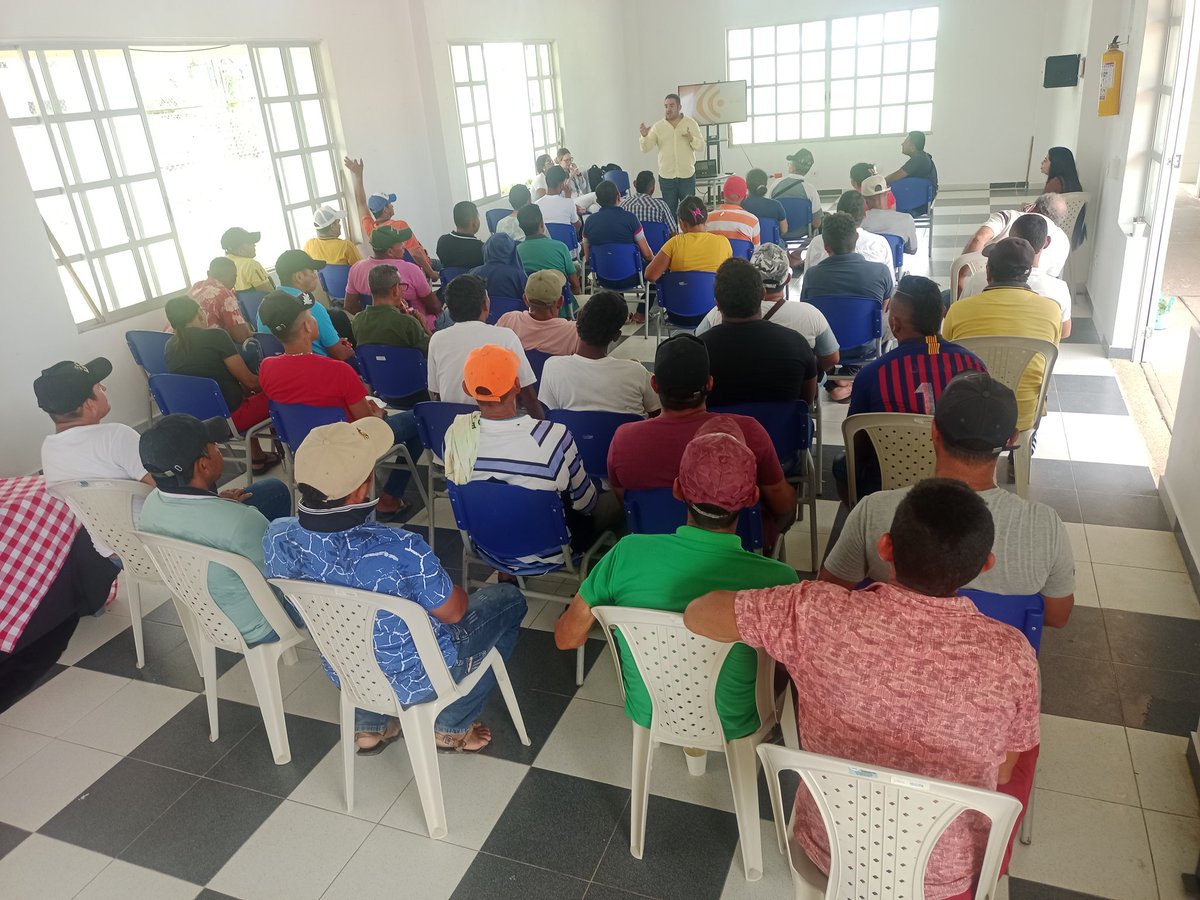 RicRRa's tweet photo. 45 areneros de Galeras-Sucre participaron en la Jornada de ANM en equipo con MinEnergía, GobSucre y Alcaldía: "Asociatividad+Formalización: #MineríaconPropósito " allí se avanzó con bases para su organización en esquemas asociativos buscando su Formalización Minera y Empresarial! https://t.co/cU4sv6neyG