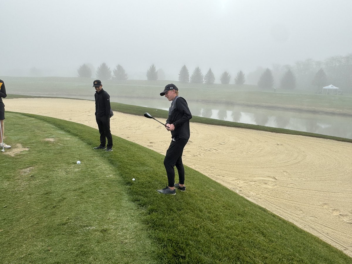 BotkinsGolf's tweet image. Add another 30 minutes. 

@BotkinsGolf continues to wait, chip and putt in foggy conditions @NorthstargolfOH . 

⛳️ Koenig 10:40
⛳️ Monnin 10:50
⛳️ Dietz 11:00
⛳️ Meyer 11:10
⛳️ Heuker 11:20

Follow along for updates.