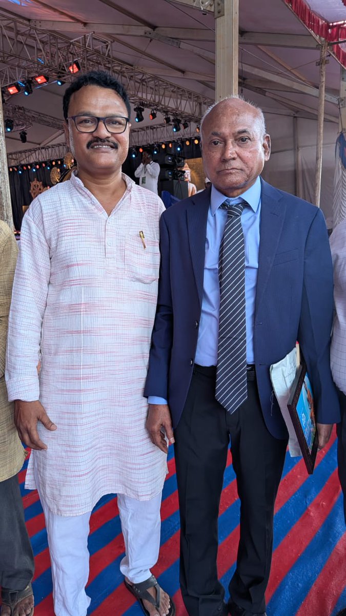 raghothamahoba's tweet image. ಕಾಂಚಾ ಐಲಯ್ಯ ಸರ್ ಜೊತೆ ಮೈಸೂರು ಬೌದ್ಧ ಸಮ್ಮೇಳನದಲ್ಲಿ ಇಂದು
With #KanchaIlaiahShepherd at #Mysuru #Buddhist conference