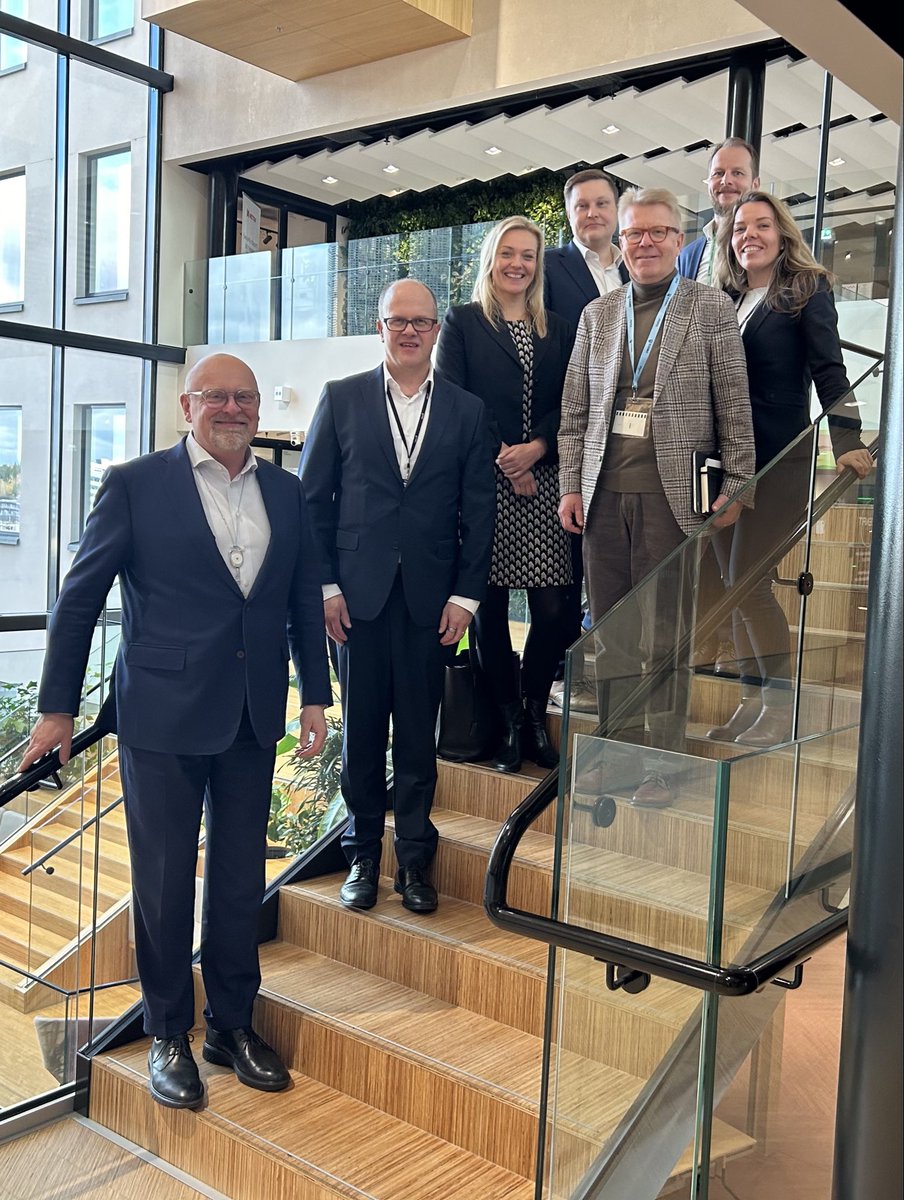 jyrihakamies's tweet photo. Yritysvierailulla Swecolla, joka on laaja-alainen ja suuri insinööritoimisto, joka operoi laajasti Euroopassa. Sweco tähtää kasvuun. Heillä hyvä tunto investointeihin, joita paljon liikkeellä, mutta paljon vielä putkessa. #sweco https://t.co/2Ln2mV1HfW