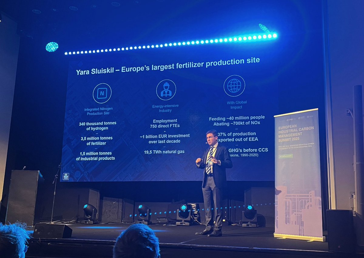YaraEurope's tweet image. At the #ICMSummit2025, Luc Haustermans presented Yara’s #CCS project in Sluiskil, where 800,000 tons/year of CO₂ will be captured from 2026.

📢 A policy framework to support low-carbon product demand in the EU &amp;amp; a functioning CO₂ market are key to unlocking the CCS potential.
