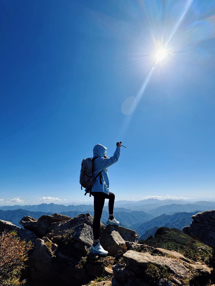 CorevcShort's tweet image. 空がそっと囁いてるみたい。「今日もお疲れさま」って、夕焼けが優しく語りかけてくれる🌤