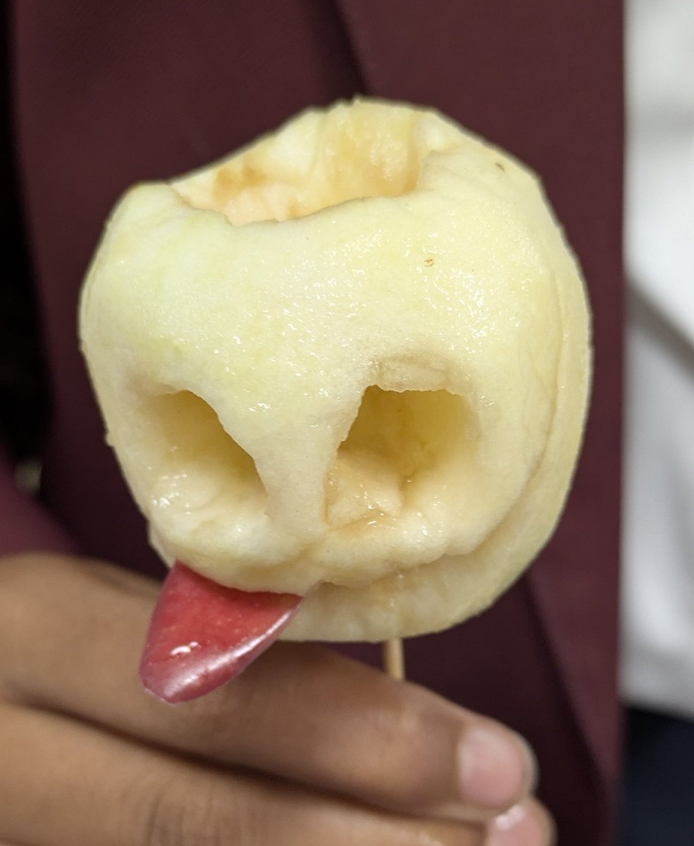 dgs_science's tweet image. #DGSScienceClub know a great way to use some of the apples from the trees in the school grounds - make shrunken heads! Just peel and brush with a mixture of salt and lemon juice, then leave in a warm place to dry. We can use them to keep evil spirits away at Halloween!