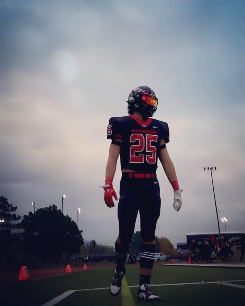 Temple250025's tweet photo. Built myself from 175lbs to 200lbs in just 6 months, and still climbing. Ready to bring college-ready size, speed, and discipline to the field. Looking for a program to give me an opportunity, promise i’ll make it worth it!🙏🏽 #CollegeReady #HardWork 
@CoachSattUC @CortBraswell @GoBearcatsFB