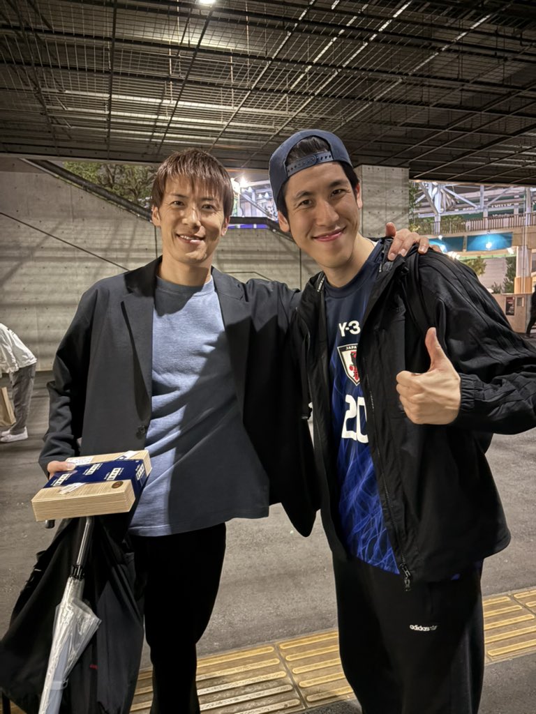 Kohalon's tweet image. 試合後に林さんと1枚😎
解説お疲れ様でした！！