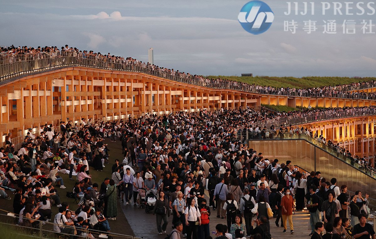 📸先週一週間を写真で振り返る「JIJI Weekly Photo Gallery」
・ノーベル化学賞を受賞した北川進・京都大特別教授
・ノーベル生理学・医学賞を受賞した大阪大の坂口志文栄誉教授
・「牛久大仏」天空のフェイスケア
・多くの来場者で混雑する大阪・関西万博の会場シンボル「大屋根リング」
#JWPG