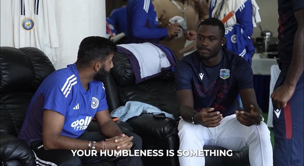 imArshit's tweet image. Beautiful gesture by Darren Sammy! ❤️

Cricket is more than just a game it&apos;s about learning, sharing, and growing together. Great to see legends like Gautam Gambhir inspiring the next generation. 

#WIvIND #GautamGambhir #DarrenSammy