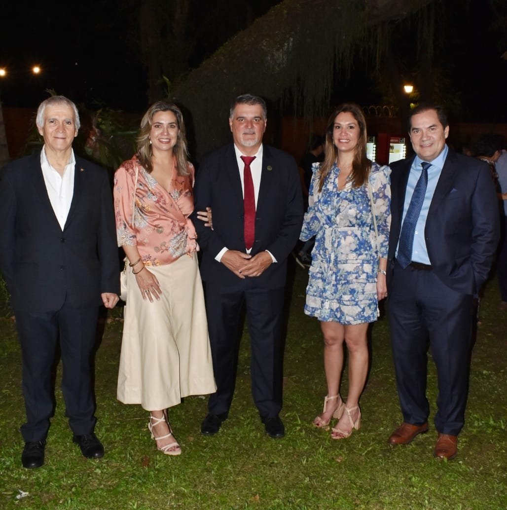 arp_py's tweet image. RESALTAN QUE EL ACUERDO UE-MERCOSUR ES UN PILAR PARA LA RELACIÓN ESPAÑA-PARAGUAY
El Embajador mencionó que este acuerdo no solo facilitará el intercambio comercial, sino que también impulsará la inversión y el desarrollo económico en la región.
👉acortar.link/w15ktU