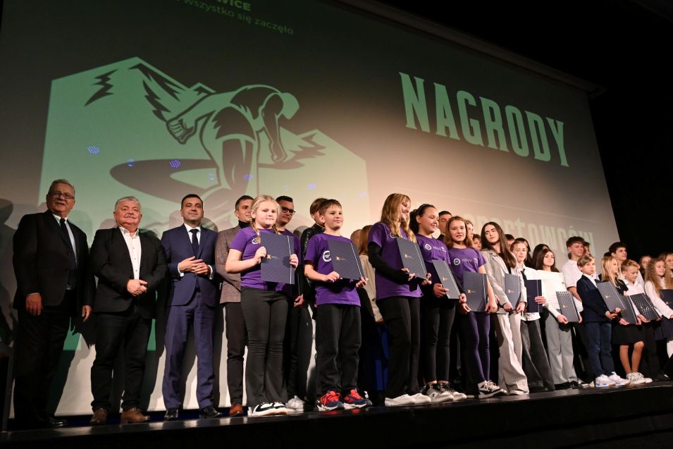 wadowice24's tweet photo. Wadowice doceniły pracę nauczycieli i sportowców podczas Dnia Edukacji Narodowej. Talenty uczniów słabiej wycenione https://t.co/8yfLLgOwfL https://t.co/AVm52cbnaR