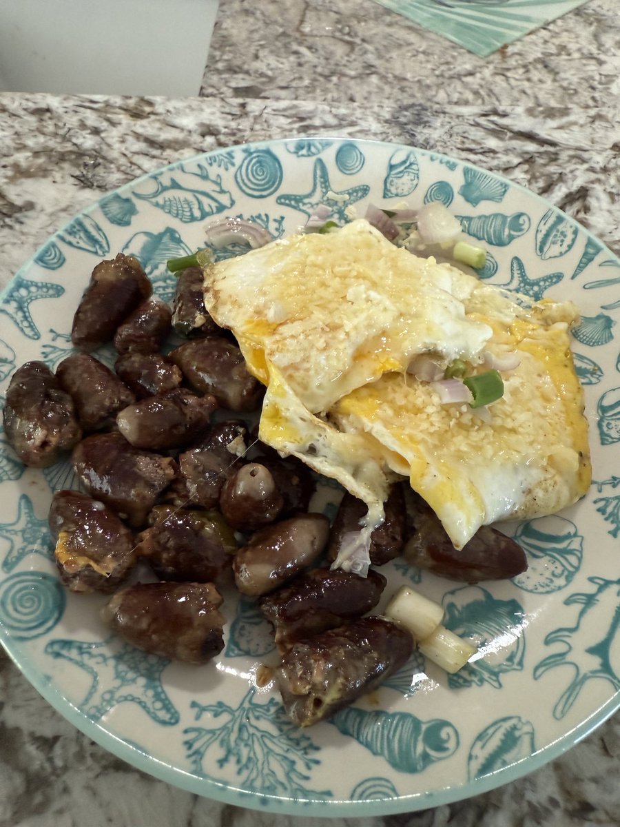 Smoked chicken hearts with eggs and gruyere cheese for breffis.