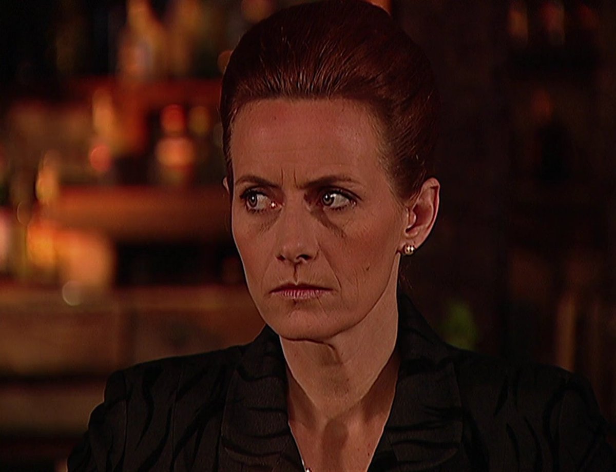 PasdeGavilanes's tweet photo. #PasiónDeGavilanes #PDG96 Doña Gabriela se niega a festejar la desaparición de Juan, como pretenden Dínora y Fernando. https://t.co/R1HM75bxYB
