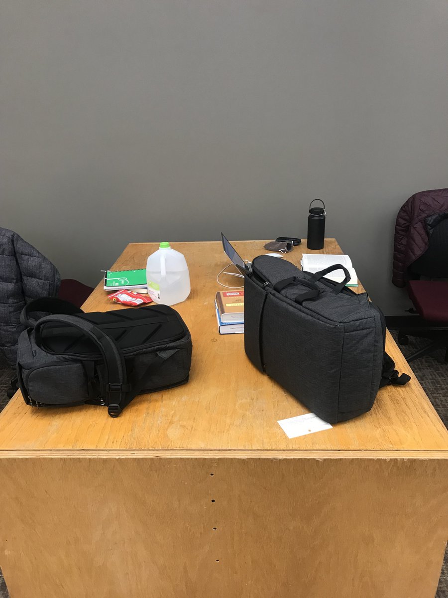 yukihata's tweet photo. 発売直後に買い、４年半の大学院留学生活はすべてかわリュでした。現在３代目。たくさんの重い本を入れていじめ抜きましたが、日常使い、十数回のフライトでもよく耐えてくれました。アメリカ人の友人も「それほしい！」と言って注文するほどの注目度。ありがとうかわリュ！#おかわりカワリュ https://t.co/EQUqB9BZVQ
