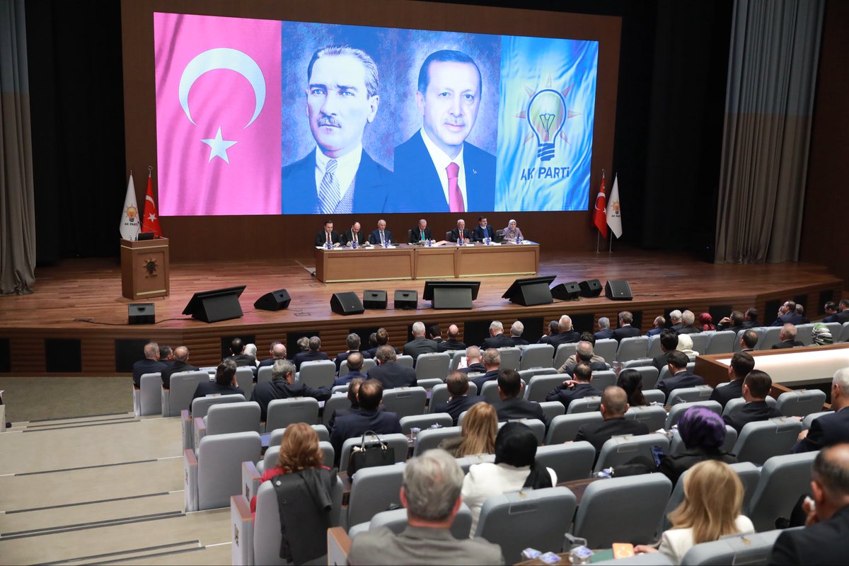 efkanala's tweet photo. Genel Başkanımız ve Cumhurbaşkanımız Sayın @RTErdogan başkanlığında Merkez Karar ve Yönetim Kurulu (MKYK) toplantımızı gerçekleştiriyoruz. https://t.co/yWZ4rhASpz