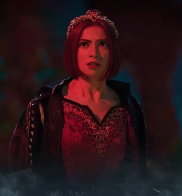 Grabe no? sobrang bitbit na bitbit ni Pirena yung buong storyline ng Encantadia.. 

FROM being the "hindi sya favorite ng mama nya" nung 2016, 

TO — "Dugo mo ang ibubuhos upang pangalagaan ang bagong lahi"

#SanggreBattleOfHathoria
