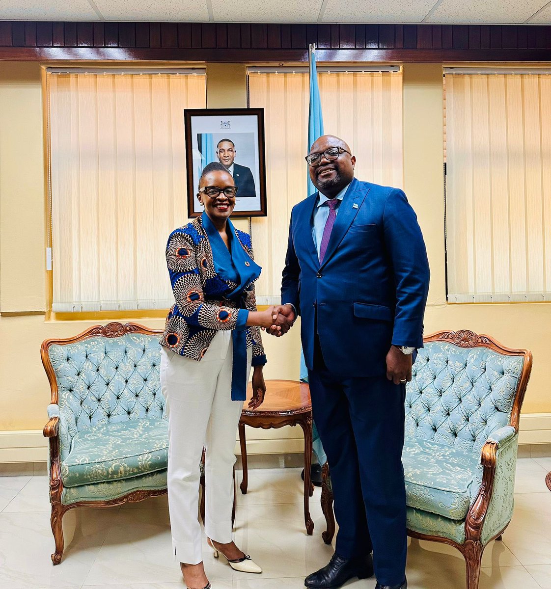 Ahead of the consultation on strengthening human rights protection in Botswana, @OHCHR_ROSA Reg Rep, Abigail Noko met <a href="/MIR_BW/">MIRBW</a> Minister Phenyo Butale to deepen dialogue on advancing economic, social and cultural rights &amp; reducing statelessness.

#Standup4HumanRights