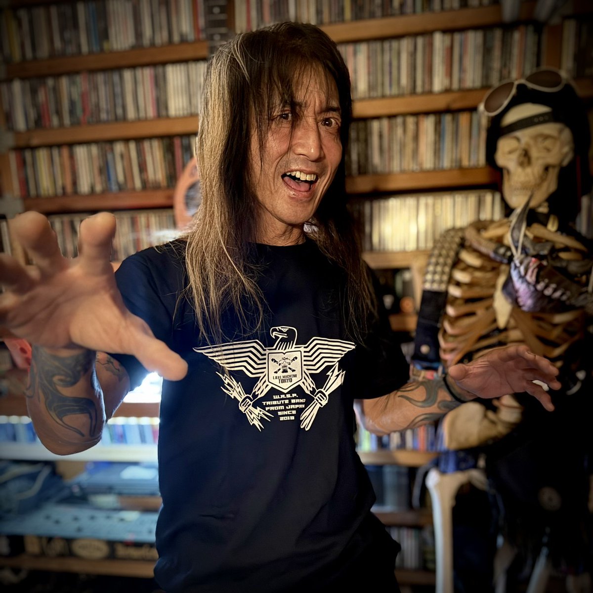 LOVEMACHINETOK1's tweet image. #WASP TributeBand #LOVE_MACHINE_TOKYO
新作Tシャツが到着してご満悦のウッキー・ローレス。
ご購入はこちらからどうぞ!
lmtwasp.wixsite.com/website/lmt-go…