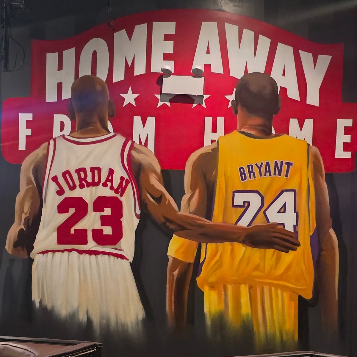 KevinChgo's tweet image. What do you think of the mural?
As you walk into a our new bar in Wrigleyville you will see this.

@barstoolsports
@BarstoolBigCat  
@BarstoolGruden 
@BarstoolDepaul 
@BarstoolDave 
@barstoolchicago 
@EddieBarstool