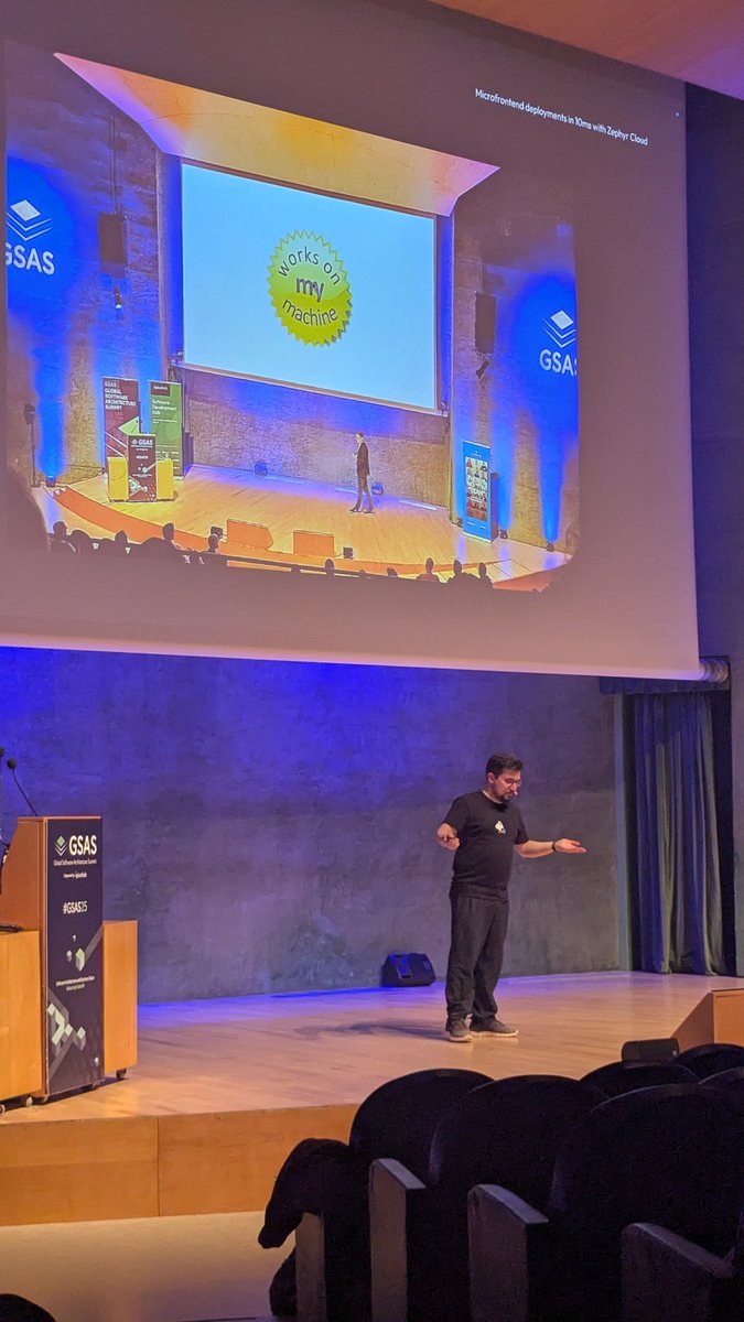 That's nice! Watching <a href="/nstlopez/">Néstor</a> on stage at #gsas25 and he used a photo of me on stage and a specific slide to make a point. Nicely done! 😎