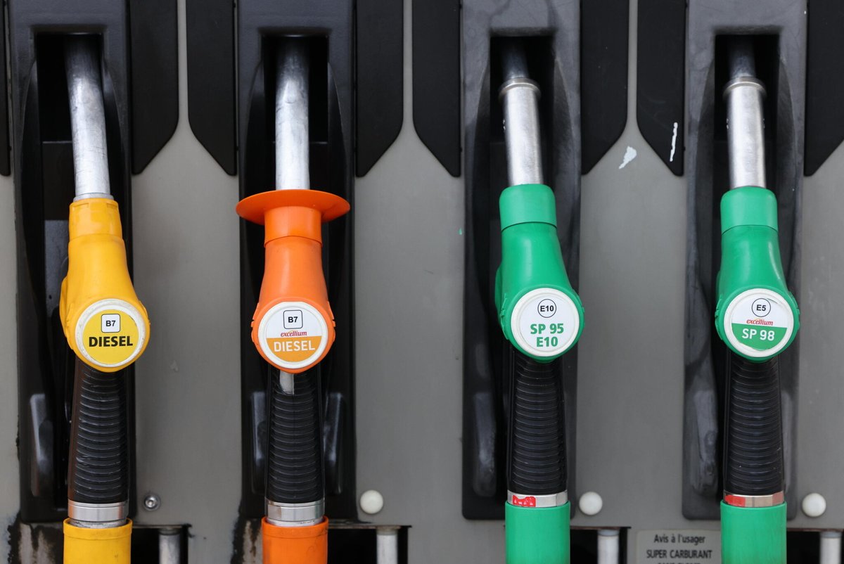 leparisien_eco's tweet photo. « L’e85 pourrait passer de 0,71 à 1,20 euro » : comment le budget pourrait faire bondir les prix des carburants
➡️ https://t.co/LFxOekLT7W https://t.co/jBISnvdZeQ