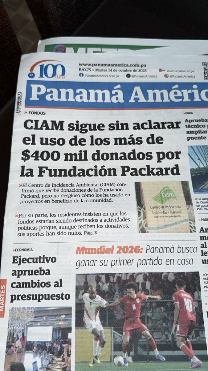 Titular del Panamá América de hoy:
“CIAM sigue sin aclarar el uso de más de $400 mil donados por la Fundación Packard.”

Imagínese donar fondos para proyectos ambientales y que terminen financiando cierres de calles al mejor estilo de Ya es Ya y Rebelión Científica.

Eso sí que