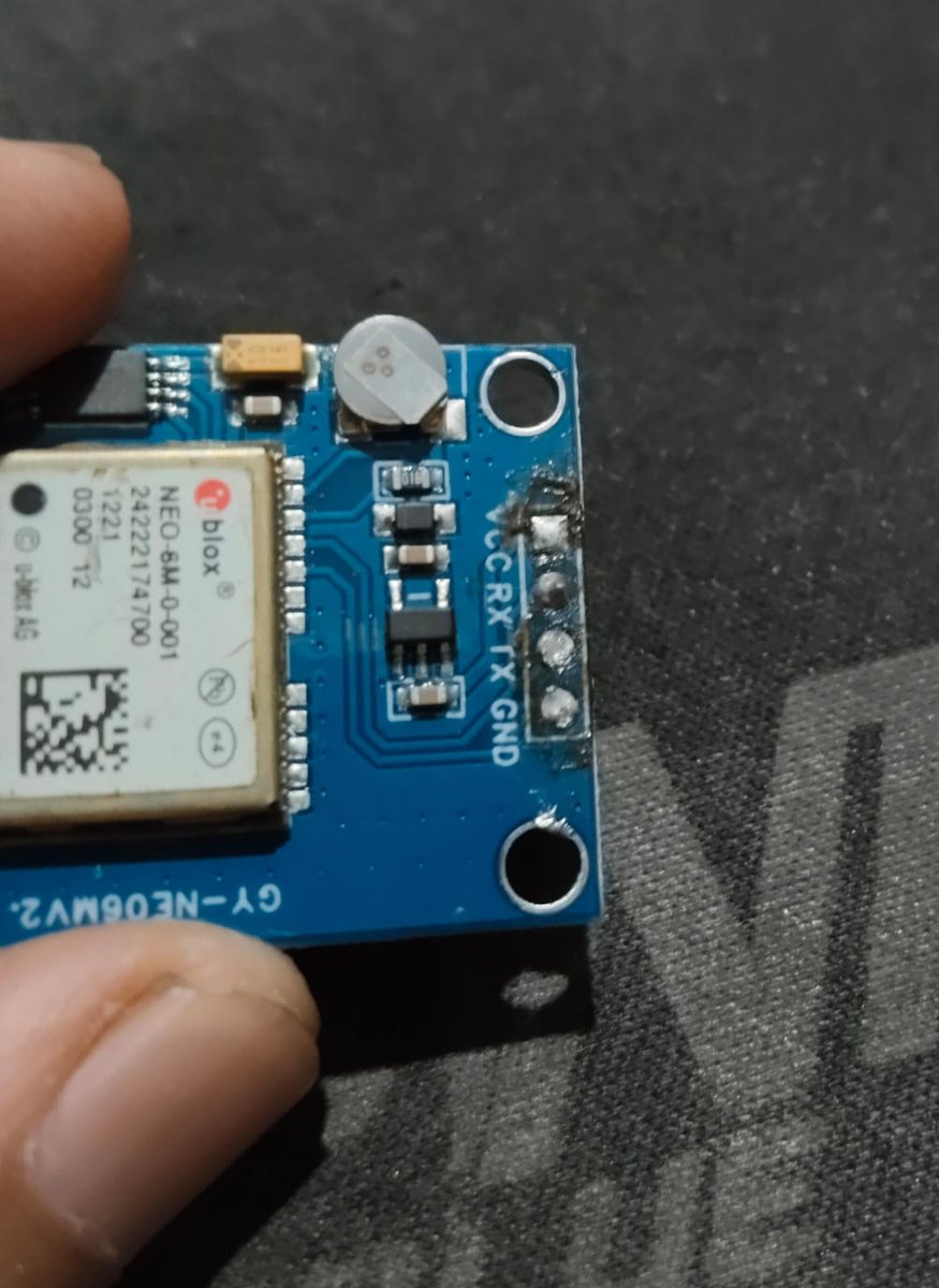 lifeisgame_0's tweet image. First time soldered the headers pins into my new neo 6m gps v2 , but it got wronged and looks messy.