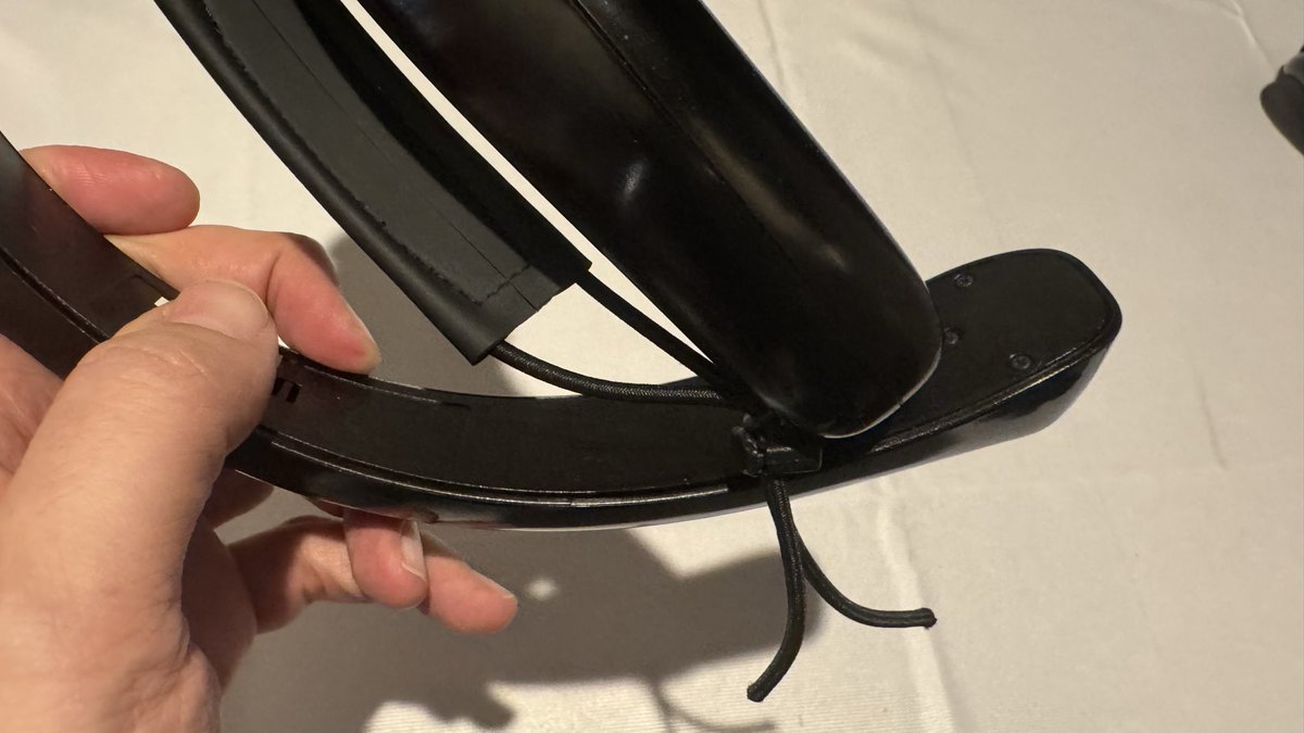 And here are the new GripVR controllers! These are basically a lovechild of Index and Quest Touch controllers! If you always wanted Lighthouse based Meta Touch controllers, here you are! Share! <a href="/shiftall_global/">Shiftall Inc.</a> #gripvr