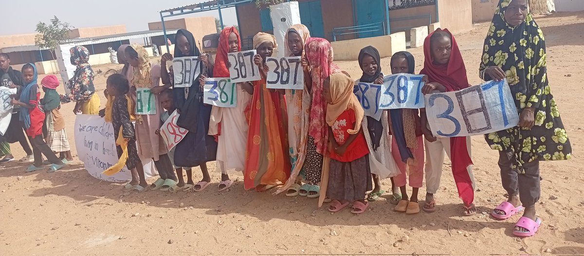 AhmedMoursal's tweet photo. Resistance and steadfastness. We are tired of repeating this to you every day: These calls from children, women, and youth over the course of an entire year are a vivid example of the absence of human conscience.@FilippoGrandi @Refugees
#KeepEyesOnAgadez
#Ungarn
#WithRefugee https://t.co/7ANp29mRgh
