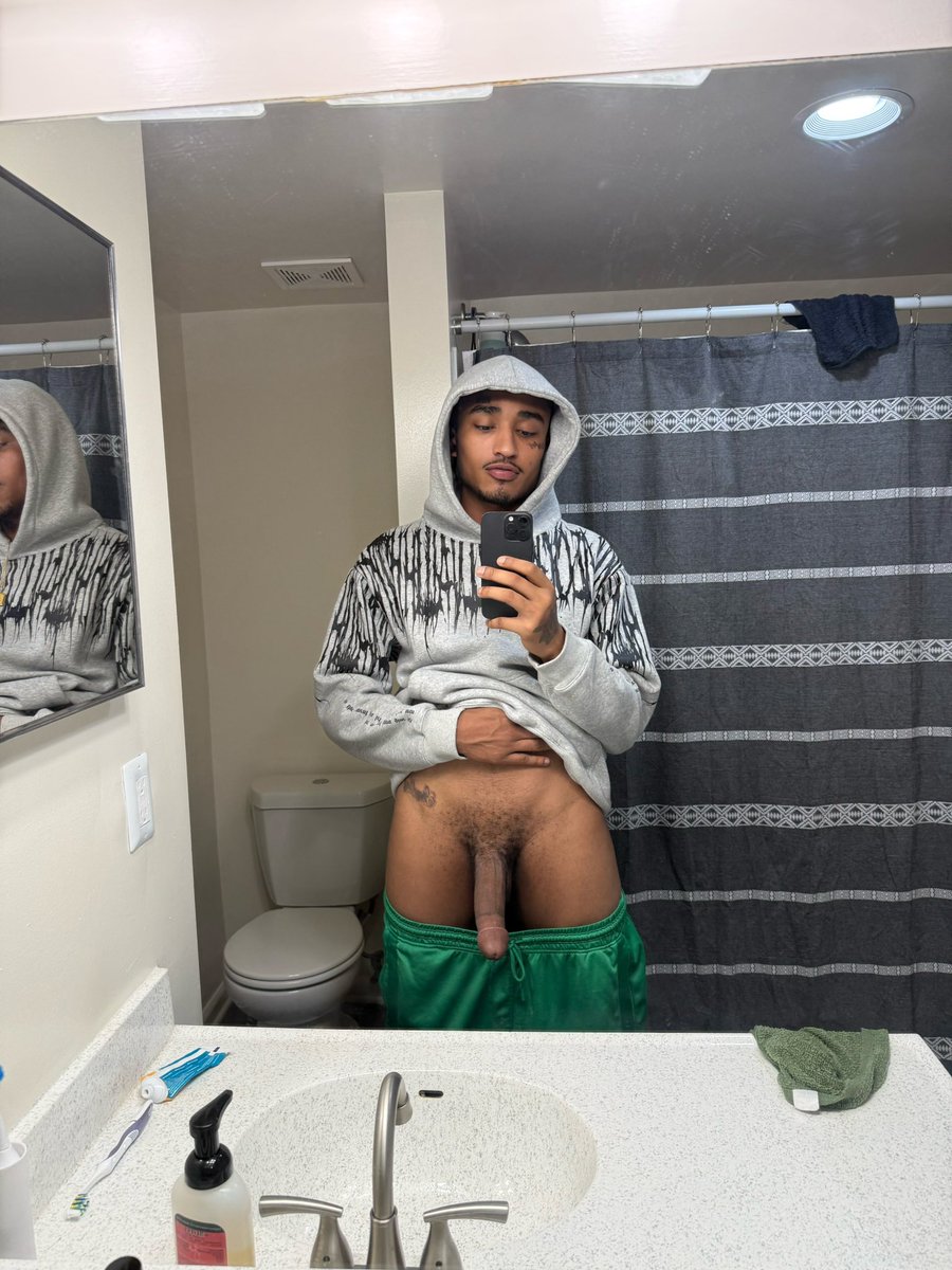 You like my shorts on or off? 😏

onlyfans.com/seansaintt