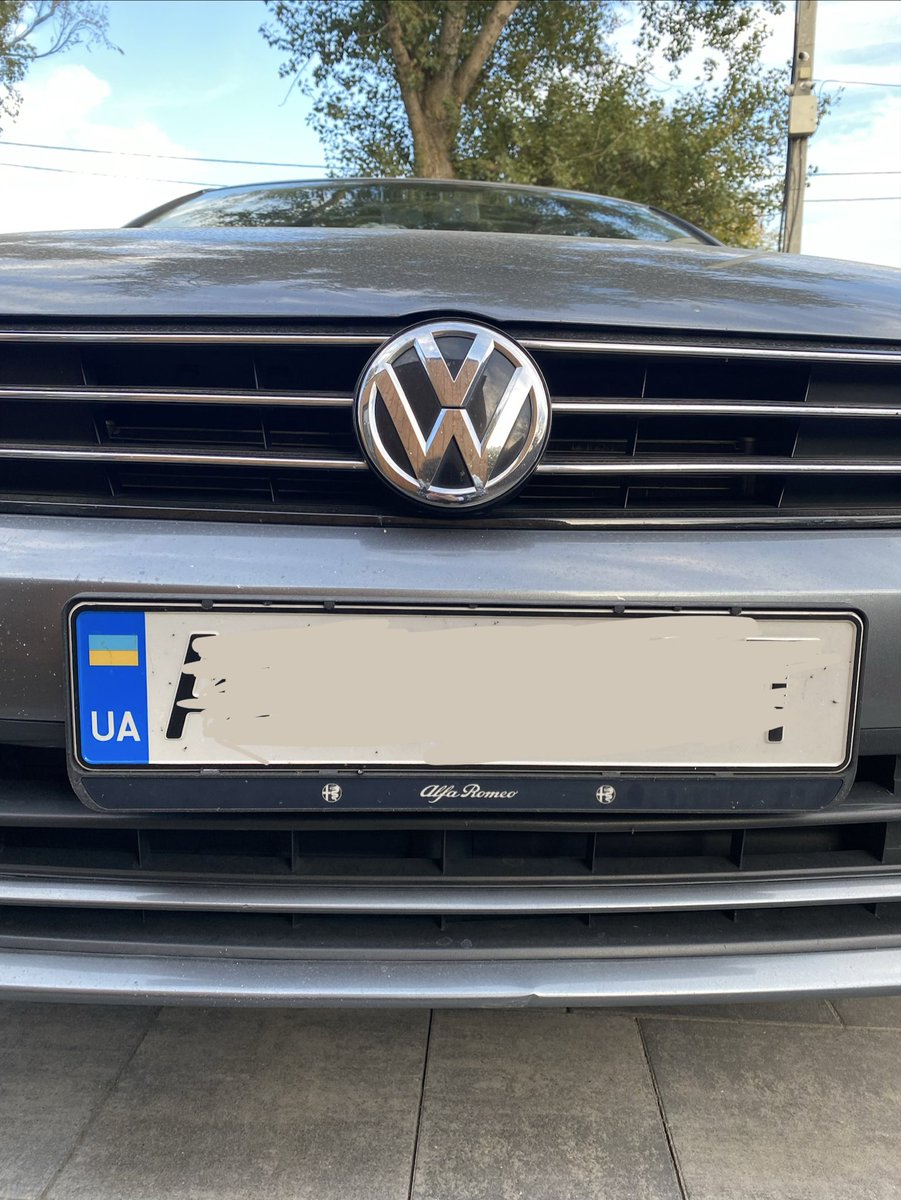 Здається, це не справжня Альфа Ромео…